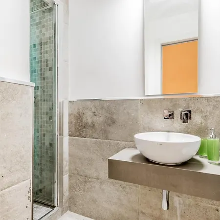 Th Trastevere Luxury-s.cosimato 2bd-2bt